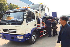 新县汽车道路救援拖车价格